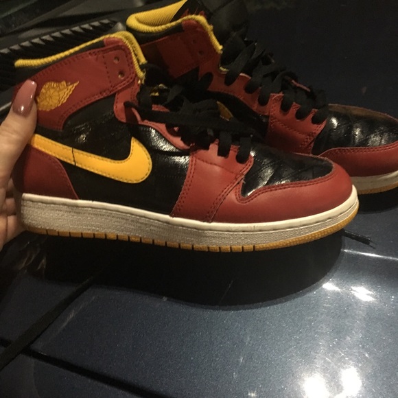 multiple pairs of shoes 75 each - Picture 2 of 7